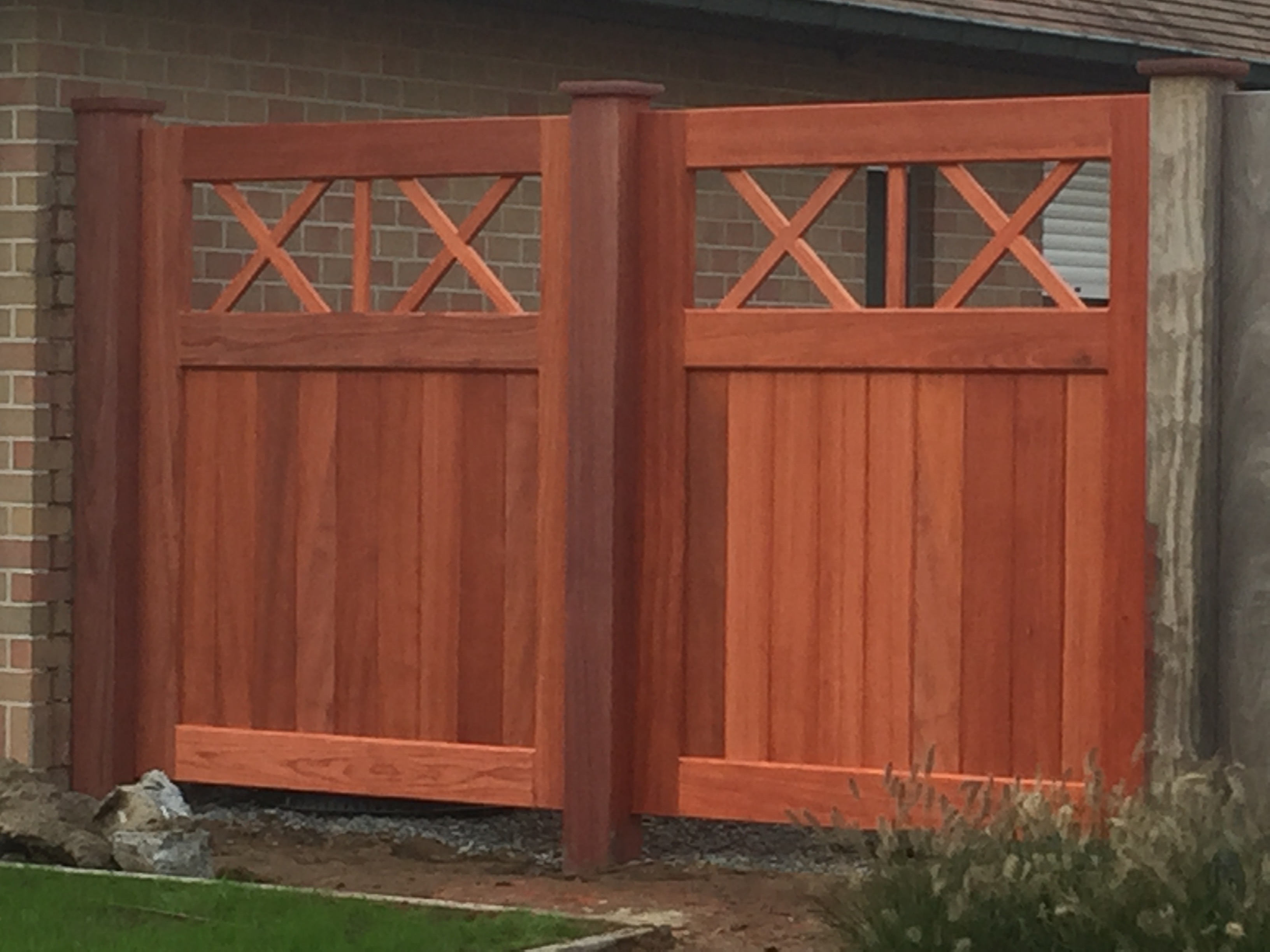 Padouk houten tuinwand als tuinafsluiting in Werken
