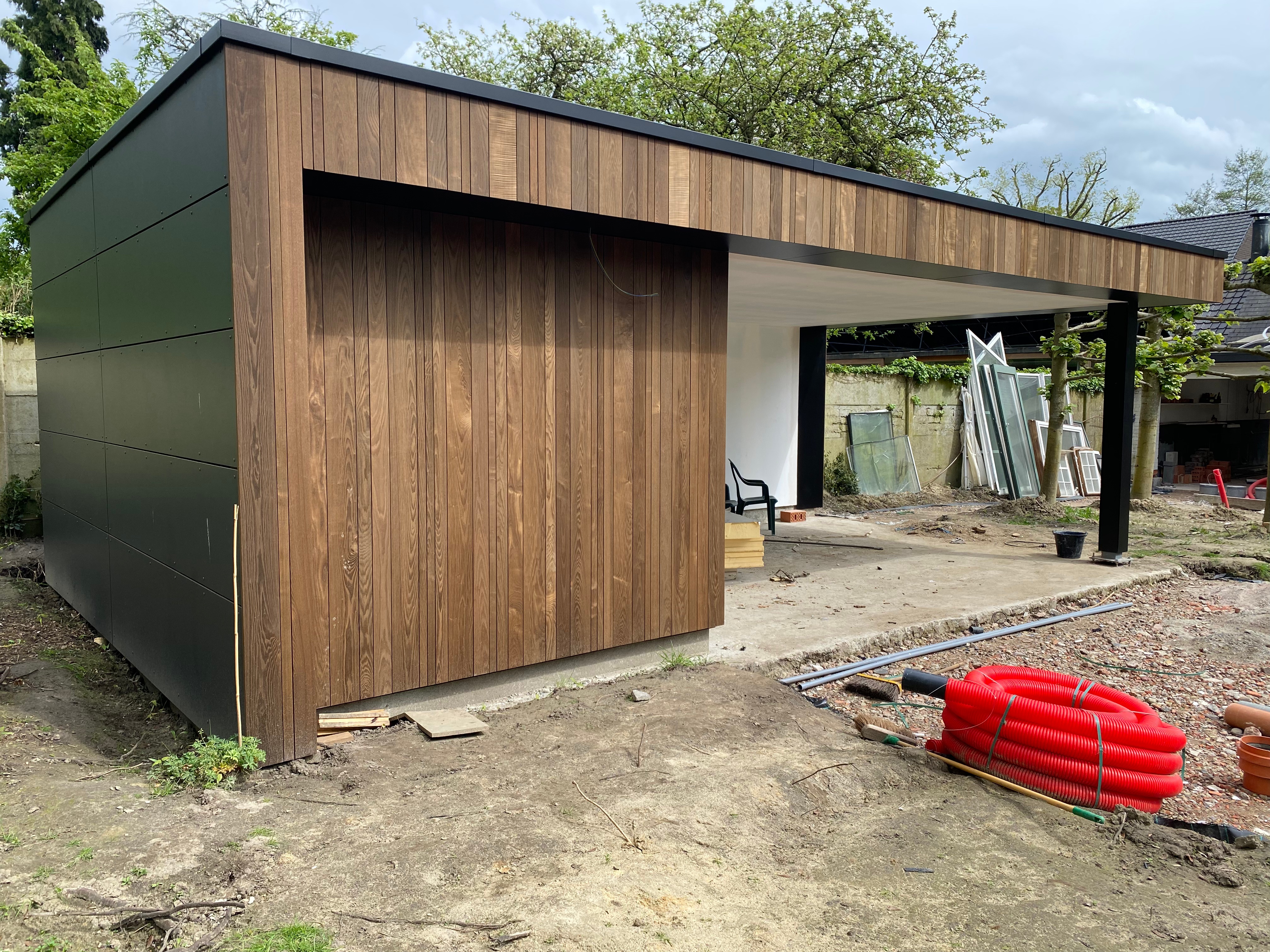 Modern houten bijgebouw